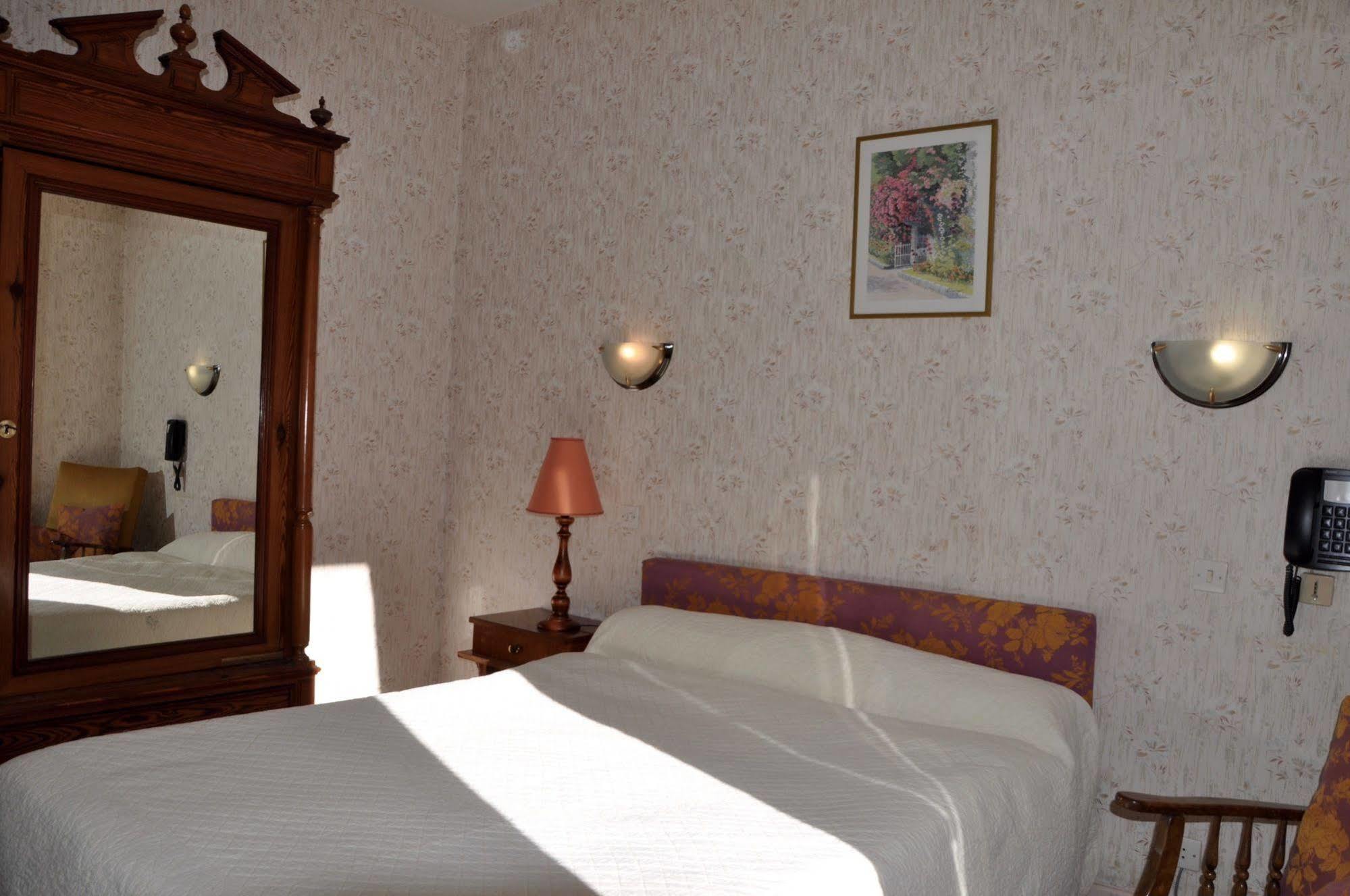 Hotel Des Eaux Bonnes Bagian luar foto