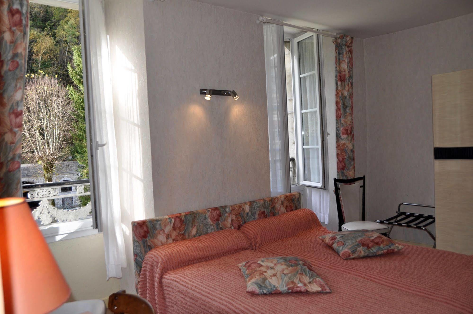 Hotel Des Eaux Bonnes Bagian luar foto